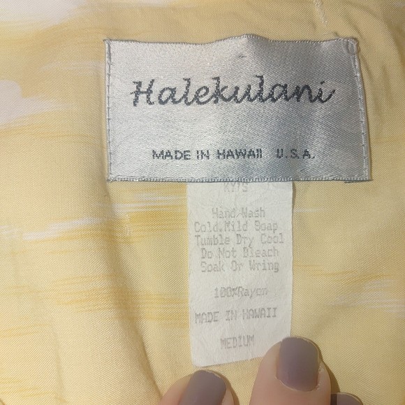 Halekulani Hawaiian Aloha Short Sleeve Camp Shirt Size Medium Yellow Rayon - Picture 4 of 6